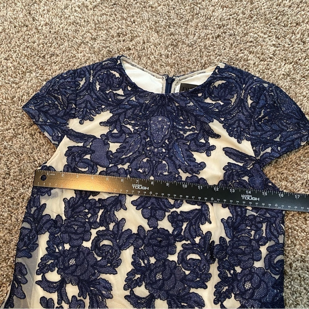 Vera Wang Navy Blue & Ivory Embroidered Lace Lined Shift Cocktail Dress Sz 4 - Picture 8 of 12